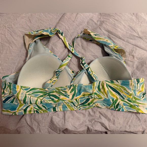 Torrid Wireless Triangle Ruffle Bikini Top Size 4 - Picture 5 of 5